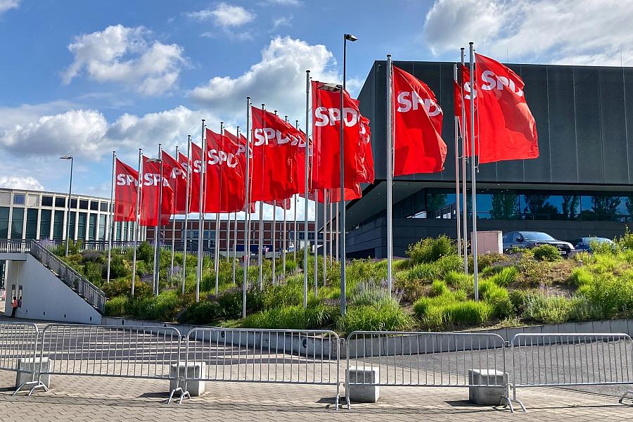 SPD-Politiker drängen auf Sonderparteitag im Herbst