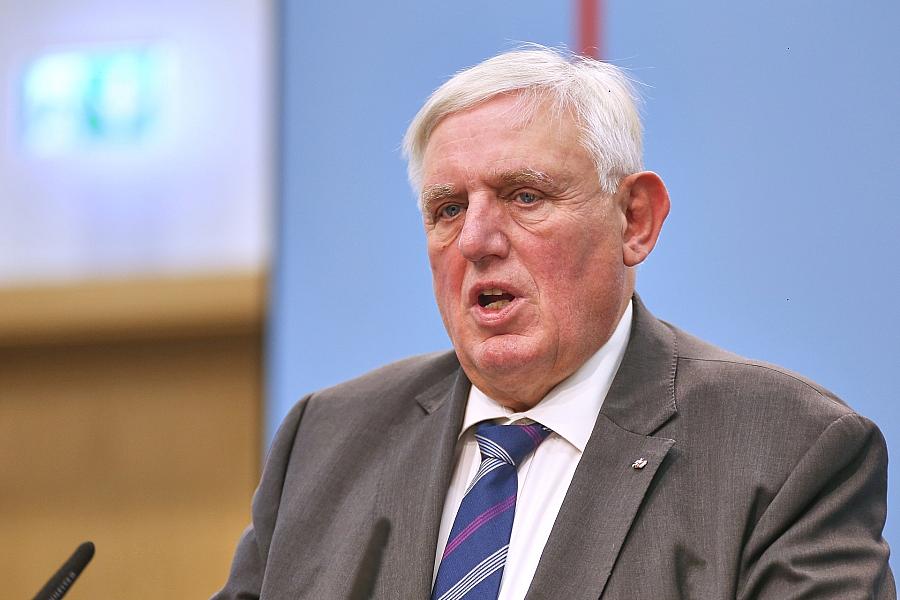 NRW-Arbeitsminister Laumann fordert vollständige Umsetzung der Rentenreform-Empfehlungen