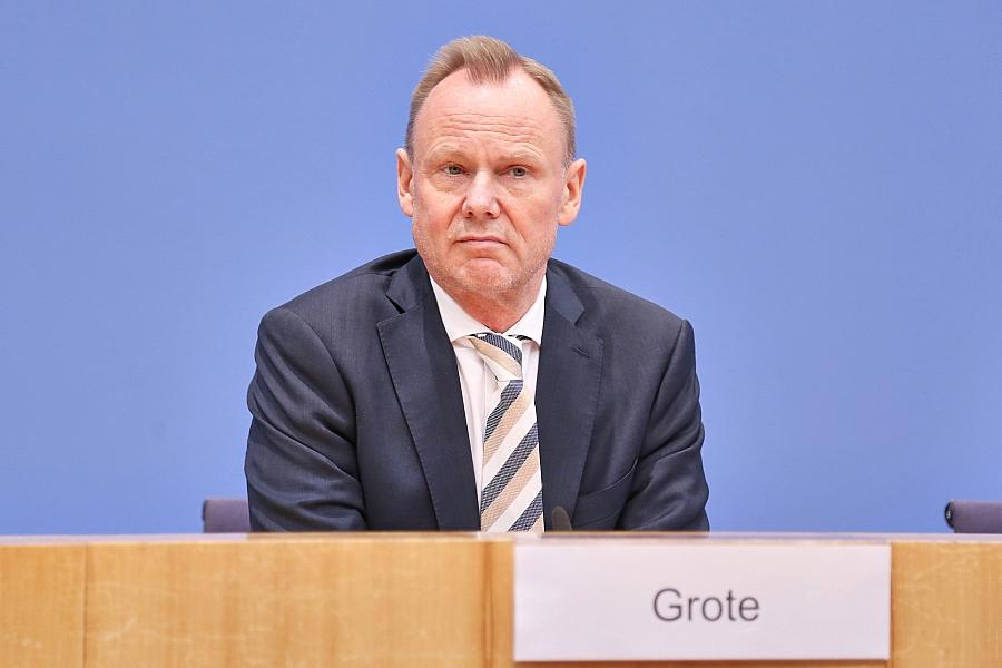 IMK-Chef Grote warnt vor mehr hybriden Angriffen aus Russland und nennt AfD Sicherheitsrisiko