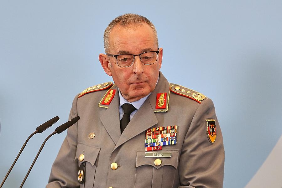 Generalinspekteur Breuer weist Kritik an veralteter Technologie zurück: Panzer und Drohne kein Widerspruch