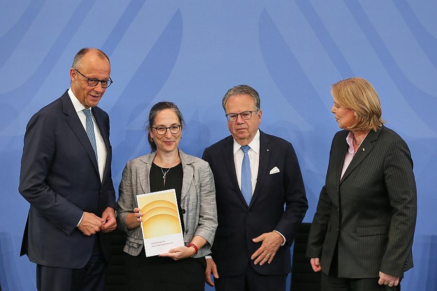 Rheinland-pfälzischer Ministerpräsident Schnieder fordert Kompromisse und Nachjustierung beim Rentenpaket