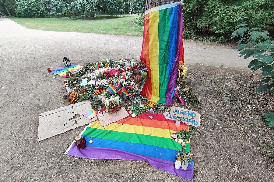CSD-Anschlag: Grüne werfen Bundesregierung mangelnde Aufklärung und Kürzungen bei Förderprogrammen vor