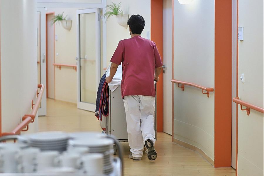 Bundeskabinett beschließt Pflegereform nach Koalitionsstreit