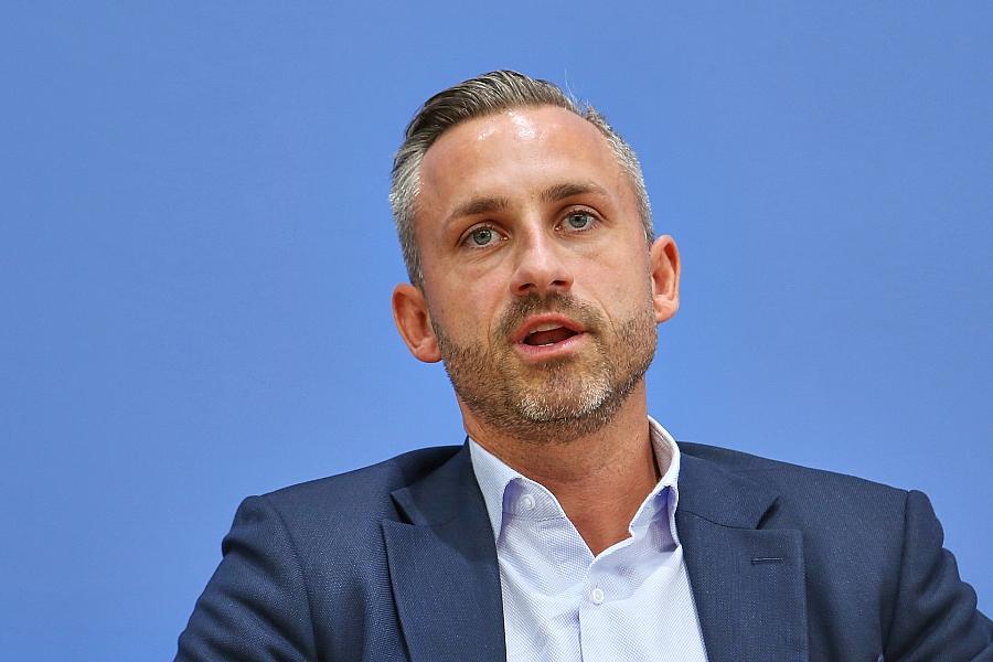 Ulrich Siegmund beim Tangermünder Burgfest bespuckt