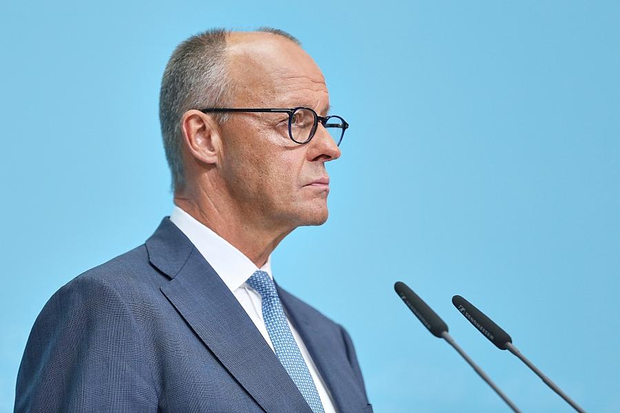 Linke fordert klare Worte von Merz gegenüber Emirate-Präsident