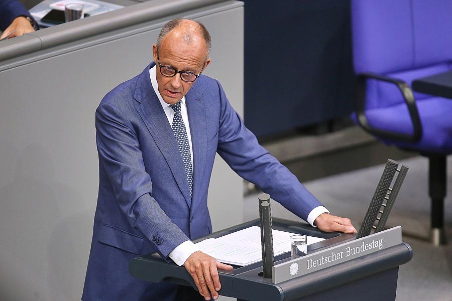 Merz greift AfD in Haushaltsdebatte scharf an