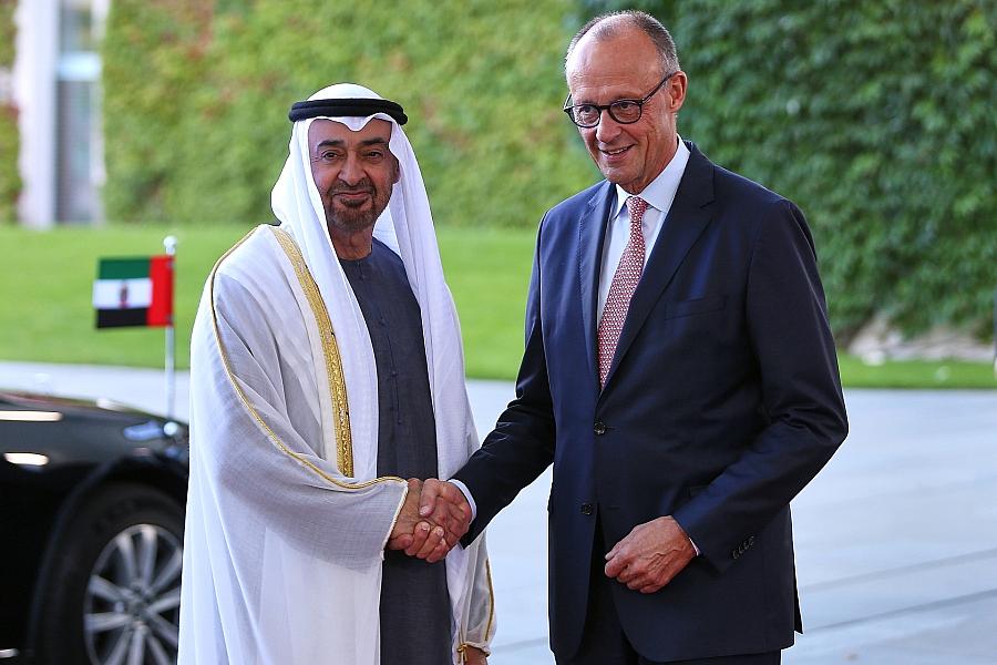 Bundeskanzler Merz empfängt Emirate-Präsident: Staatsbesuch in Berlin zu Wirtschaft und Nahost