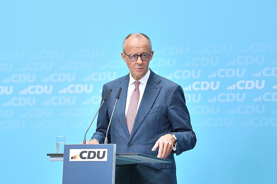 Merz lehnt Rücktritt nach CDU-Debakel in Mecklenburg-Vorpommern ab und kündigt Kursgespräche an