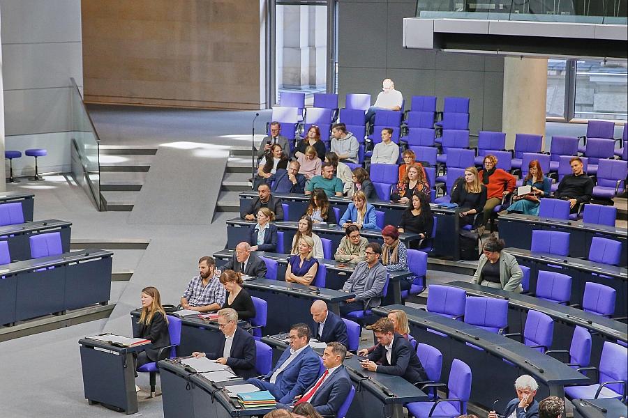 Bartsch gegen Gleichsetzung mit AfD: Linken-Politiker kritisiert Brandmauer-Forderungen in Berlin