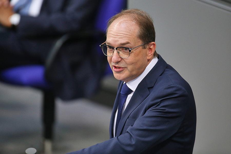 Asylberatung: SPD, Grüne und Linke protestieren gegen Dobrindts geplante Mittelkürzungen – Union verteidigt Vorstoß