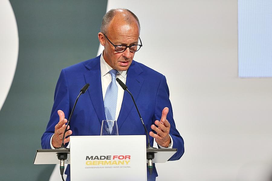 Merz sieht in Deutschland „führenden Investitionsstandort“