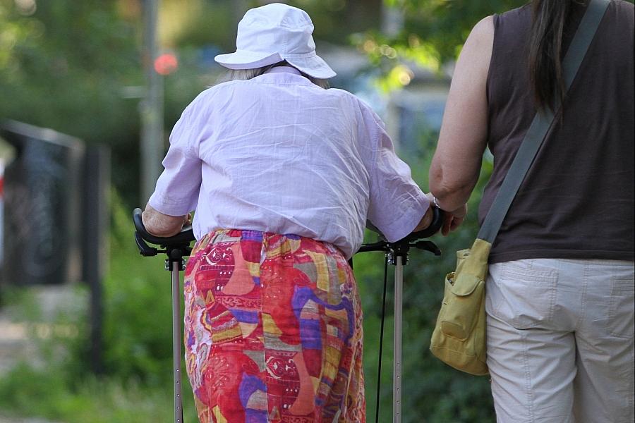 Familienministerin Prien kündigt Konzept für Familienpflegegeld an – Vorschlag soll im ersten Halbjahr 2027 vorliegen