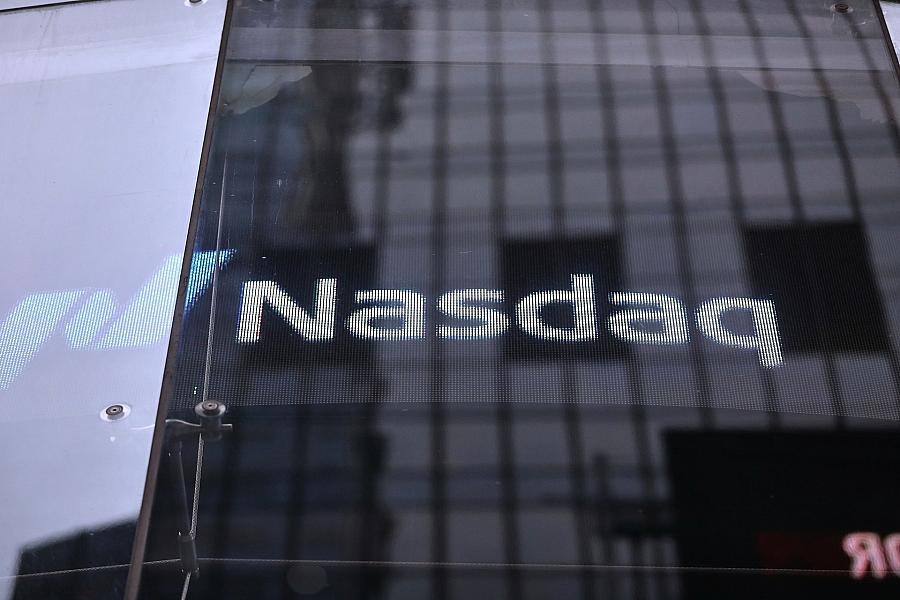 US-Börsen uneinheitlich: Dow fällt 0,3 Prozent, Nasdaq 100 steigt, Gold teurer, Ölpreis sinkt stark