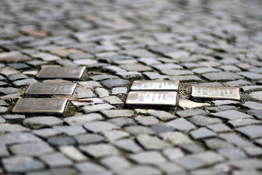 Heidenau: Stadtrat beschließt Verbot weiterer „Stolpersteine“
