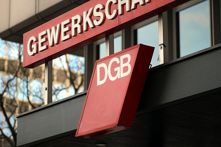 DGB-Chefin Yasmin Fahimi ruft zu bundesweiten Protesten gegen Sozialreformen am 26. September auf und fordert Vermögensabgabe