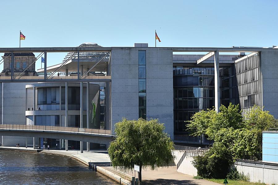 Präsidentenwahl 2026: Bundestag schreibt Caterer für 3000 Gäste aus – 1000 Flaschen Wein und 50 Fässer Bier inklusive