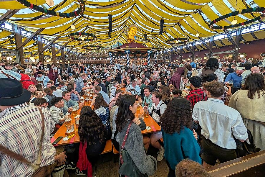 Oktoberfest 2026: Promi-Wirt Michael Käfer rechnet mit Rekordansturm – Alles restlos ausverkauft