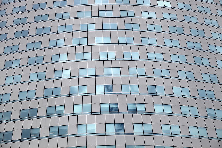 Mittelstand unter Druck: 15 Prozent der Industrieunternehmen verlagern Produktion ins Ausland