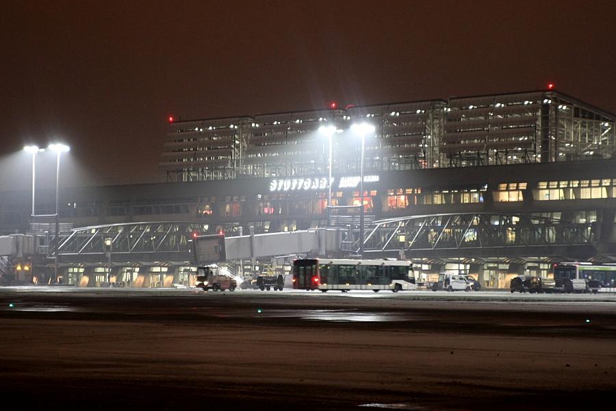 Schreck am Flughafen Stuttgart: 24-Jähriger droht mit Bombe im Gepäck