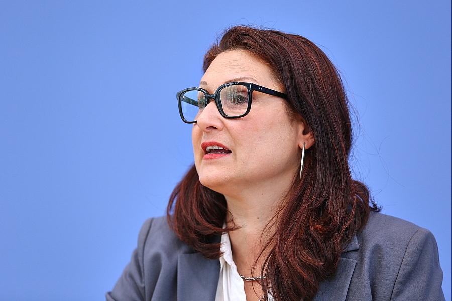 Antidiskriminierungsbeauftragte Ataman: Rechte von Jüdinnen und Juden in Deutschland unzureichend geschützt