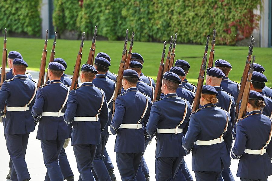 Bundeswehr-Geheimdienst MAD setzt erstmals KI-System ein, um Rechtsextremisten unter Bewerbern zu finden
