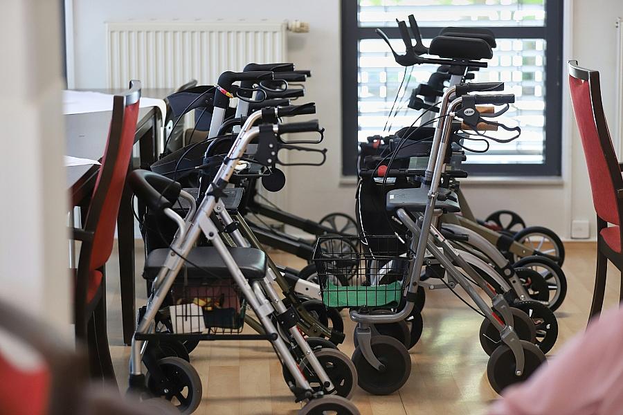 Pflegedeckel: 58 Prozent der Deutschen unterstützen SPD-Vorschlag zu 1.500 Euro Eigenanteil