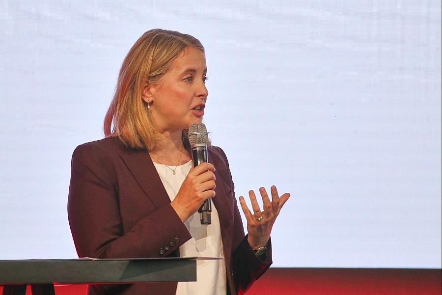 Bauministerin Hubertz zieht Bilanz: Förderprogramm Gewerbe zu Wohnen erhält über 700 Anträge in drei Monaten