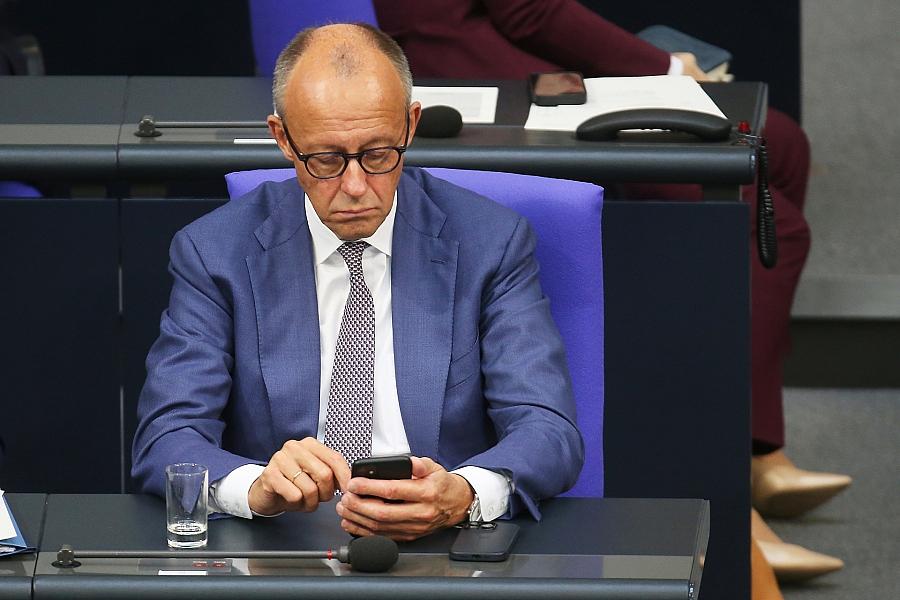 Merz telefoniert mit Saudi-Kronprinz über Huthi-Angriffe und Straße von Hormus