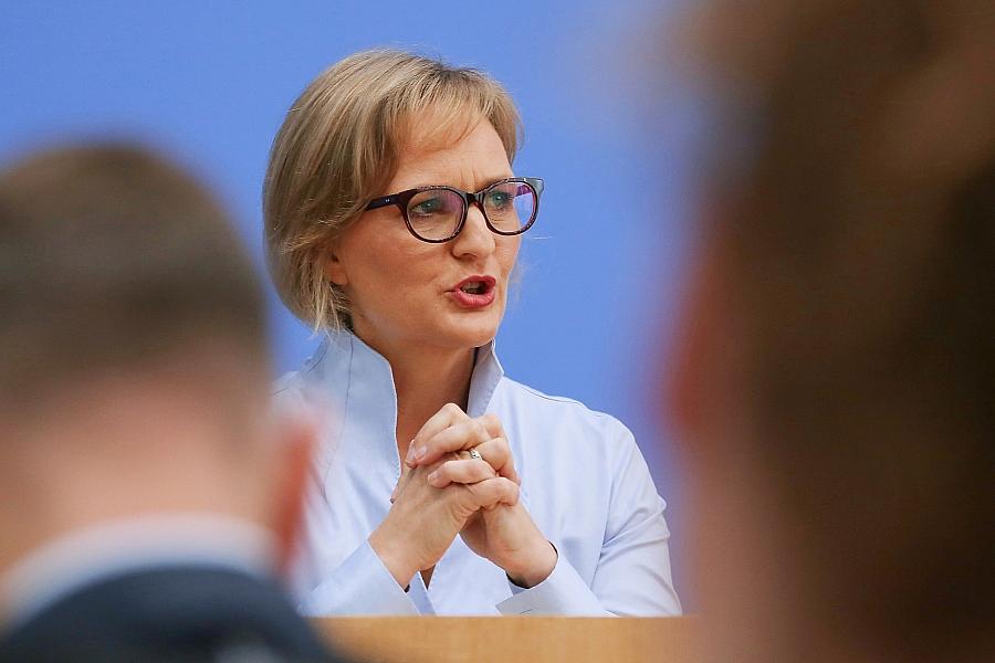 Grünen-Chefin Brantner kritisiert Schröder für Putin-Besuch: „Ein politischer Offenbarungseid“