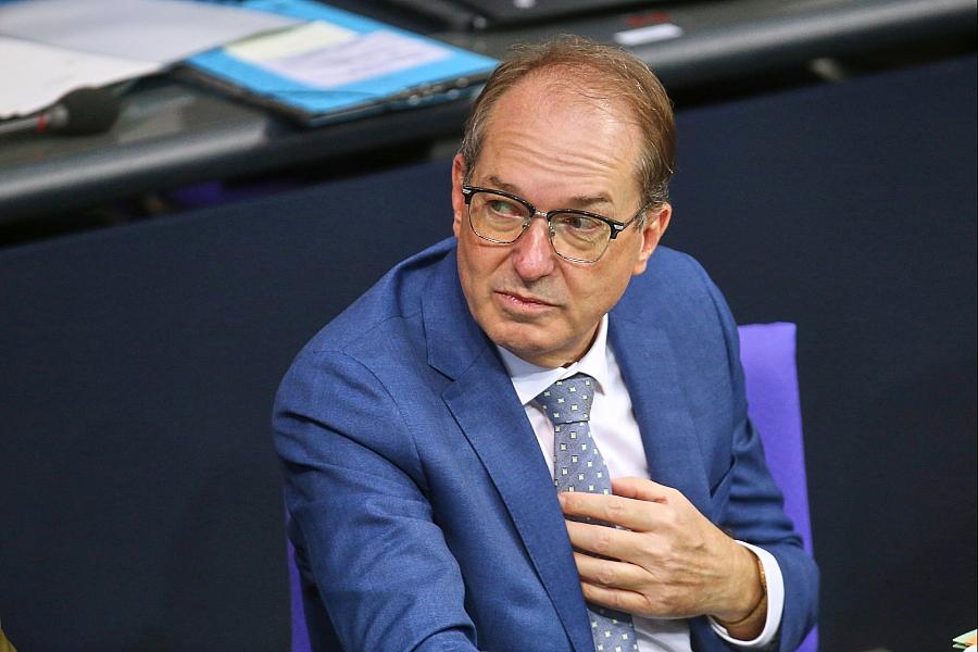 Dobrindt warnt vor Bündnis aus Linksextremisten und Migranten bei Protesten in Frankreich