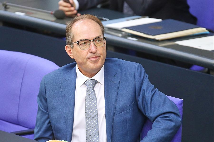 Dobrindt verschärft Deutsch-Tests: Grüne sprechen von Sparpolitik, Union verteidigt Maßnahme als richtig