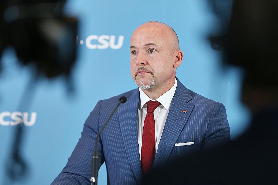 CSU-Landesgruppenchef Hoffmann warnt SPD und Grüne vor Koalition mit Linken in Berlin