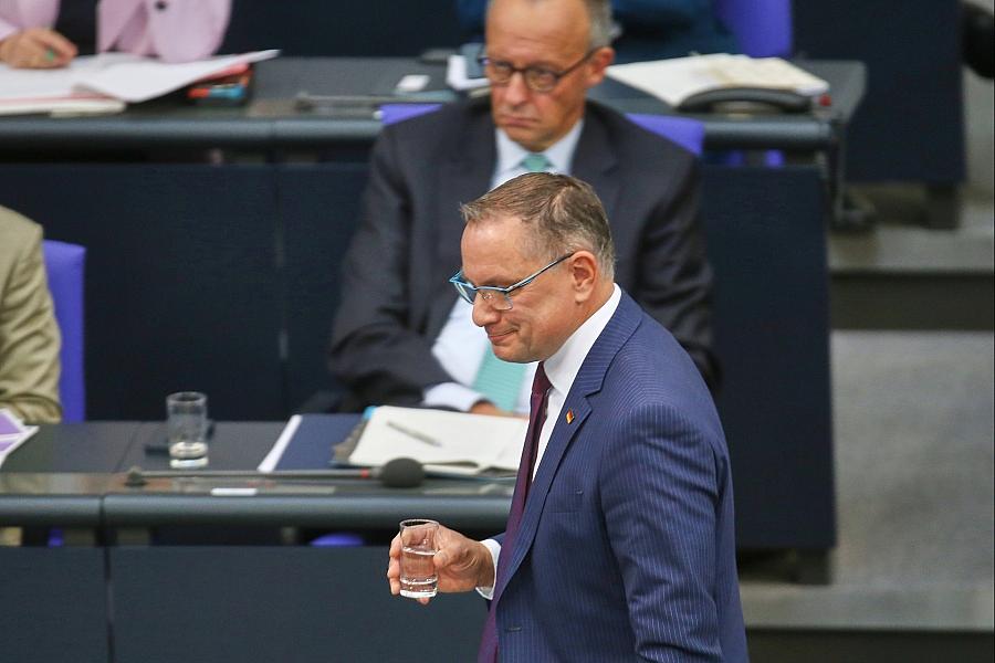 AfD stärkste Partei in Yougov-Umfrage: CDU/CSU 18 Prozent, Grüne 16, SPD 14