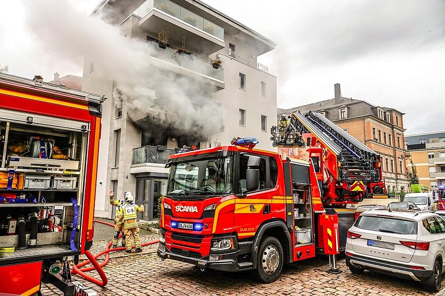 Neun Verletzte bei Brand mit Verpuffung in Dresden-Löbtau