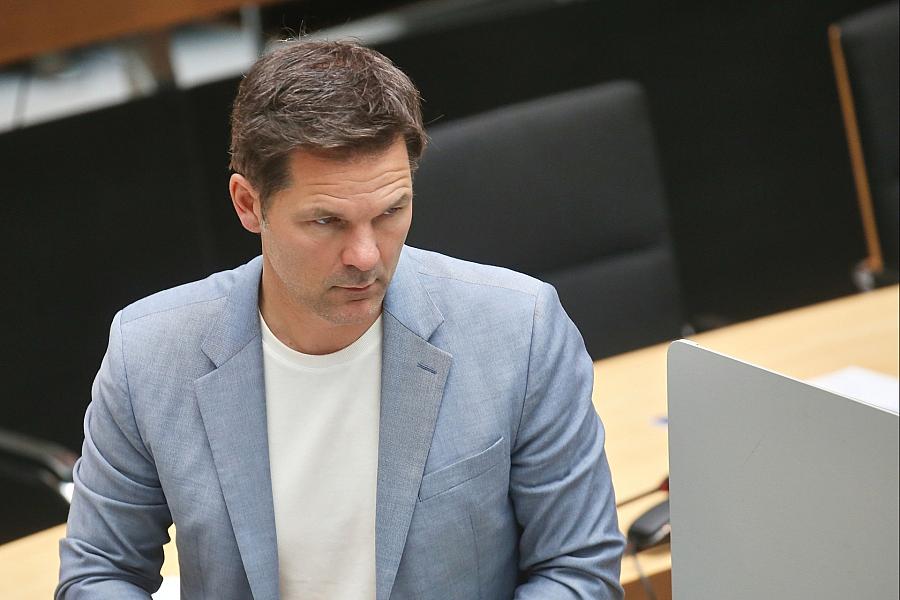 Steffen Krach: Berliner SPD will Polizei und Verfassungsschutz stärken – harte Linie gegen „Clan-Bosse“ und Terror-Unterstützer