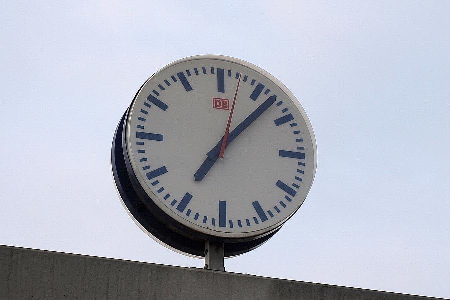 Zeitumstellung: Normalzeit gilt wieder – Uhren in Deutschland zurückgestellt