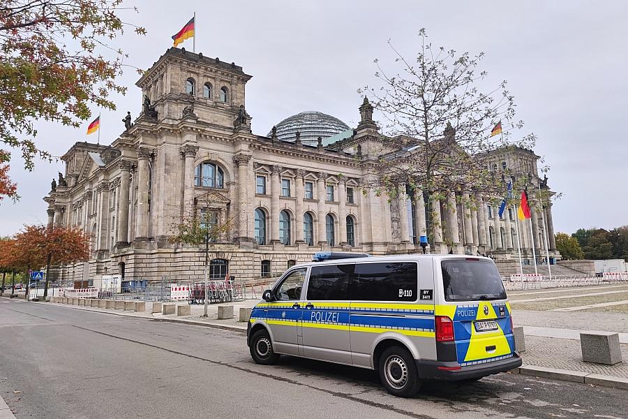 Klöckner warnt vor Gefahren für das Parlament: Kugelschreiber mit Messer und Taser-Spraydosen bei Zugangskontrollen