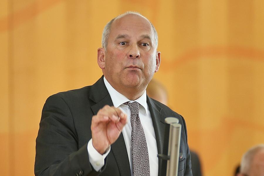 Hessen: Innenminister Poseck warnt vor Missbrauch von Halloween-Masken bei Demonstrationen
